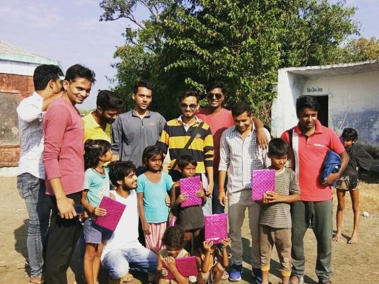 पटाखों और कोर्ट की लड़ाई से हटके एक अलग सी दिवाली!