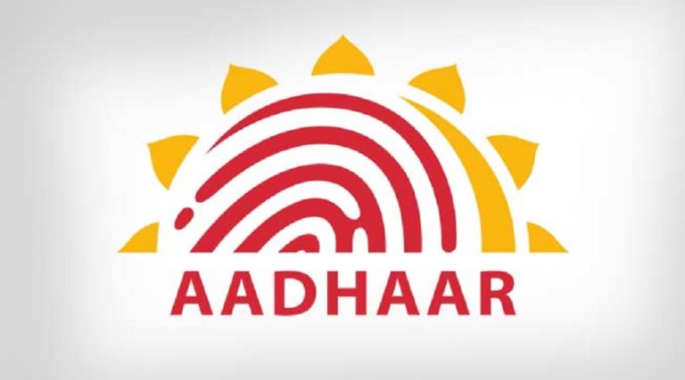 अपनी प्राइवेसी छिनने पर क्या सोचता है आधार?