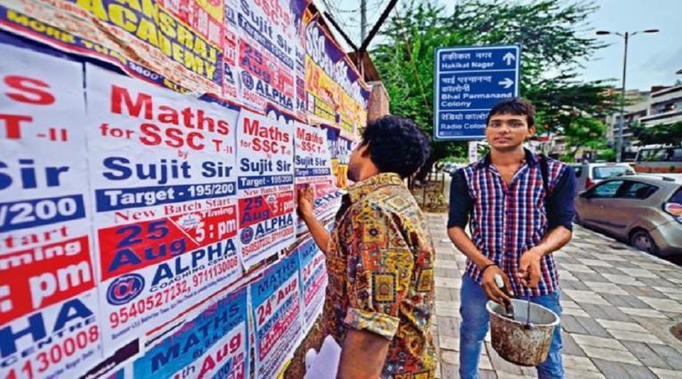 चस्का नीली बत्ती का और काम पप्पू पंचर वाले