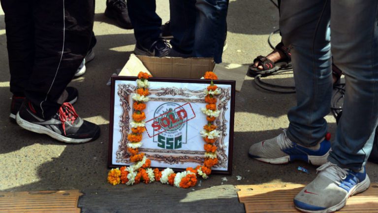 बिना बात के बोलने वाले PM मोदी, SSC घोटाले पर म्यूट क्यों हो गए हैं?