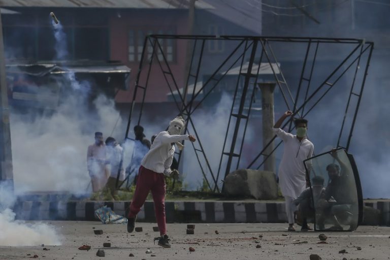 कैसे संभलेगी कश्मीर की नैया राज्यपाल भरोसे