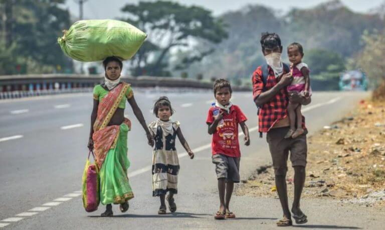 शहरों से ठोकर मिला, हम चल बैठे गांव