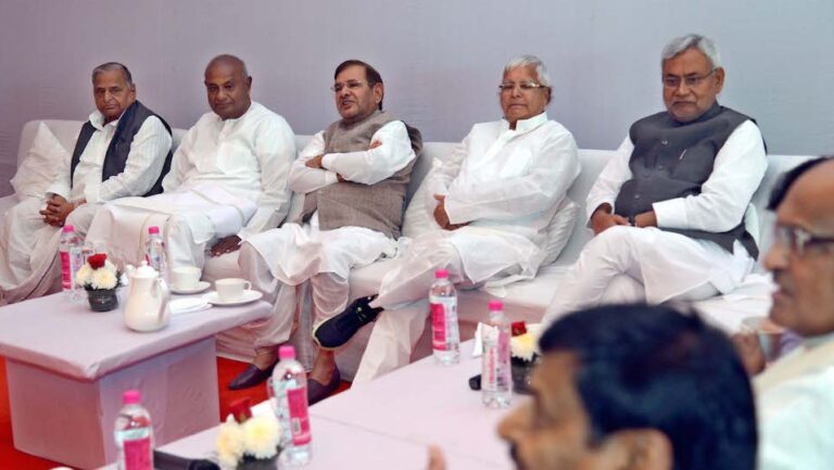 ओबीसी आरक्षण: मंडल आंदोलन से निकली पार्टियों को समेट देगी बीजेपी?